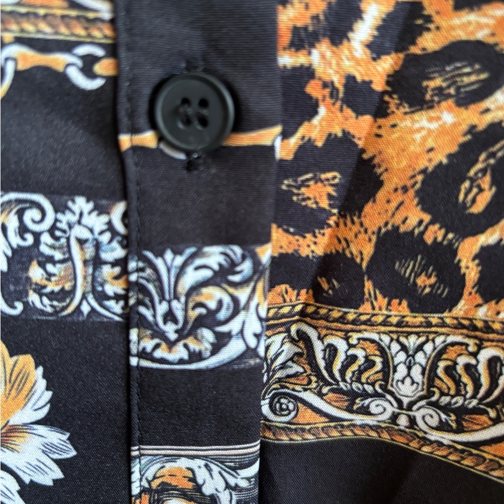 NWT- BLOUSE - Picture 9 of 14